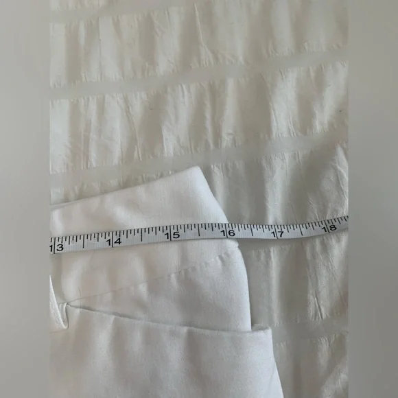Liz Claiborne White Cropped Pants - Picture 9 of 16